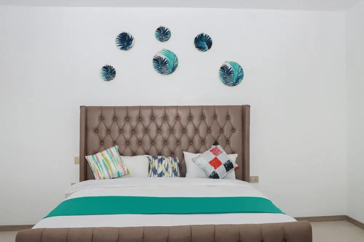 Lux Suites Royal Oak Residency