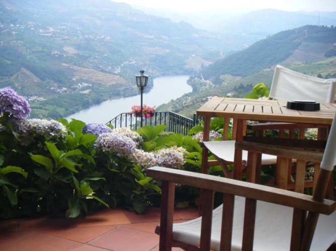 Standard Twin room with river view