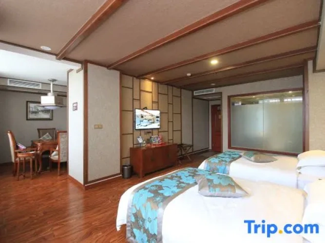 Deluxe Twin Suite