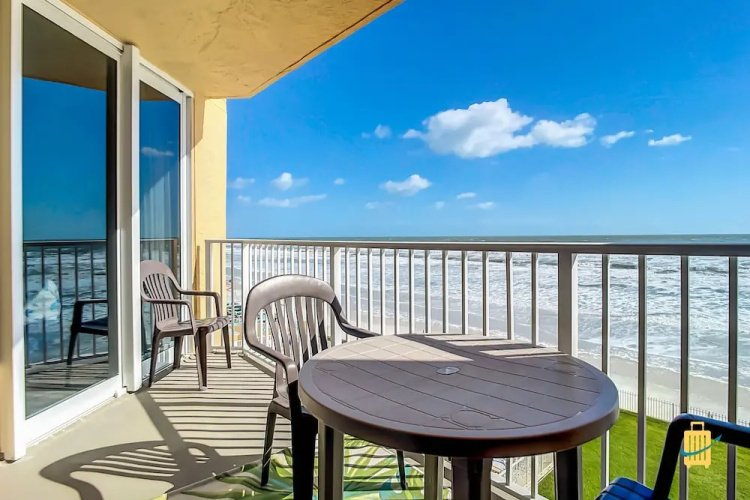 Beachfront Oceania Beach Club Complex