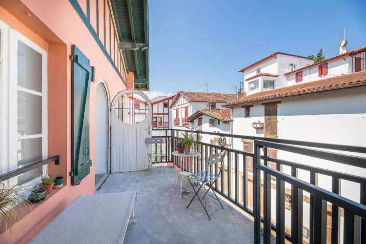 Junior Suite with balcony and with view