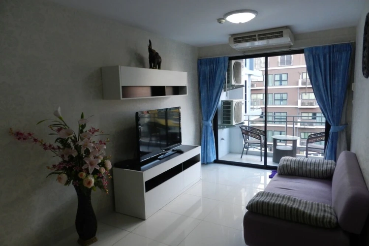 1 Bedroom Apartment with balcony and with pool view