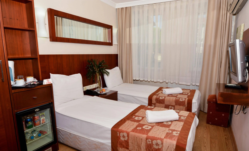 Hotel Peli̇t