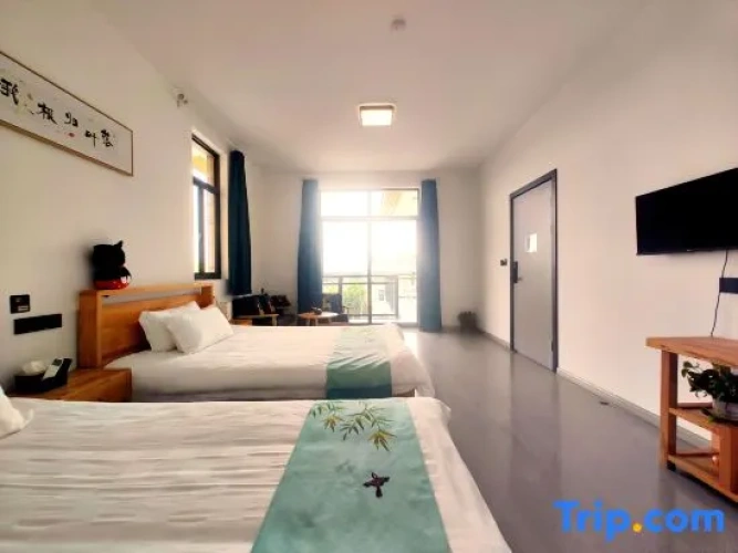 3 Bedrooms Standard room with view