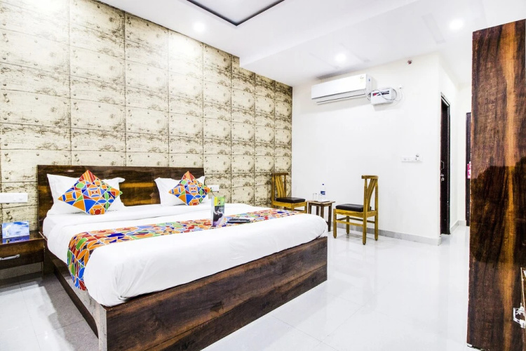 FabHotel Landmark Awadh