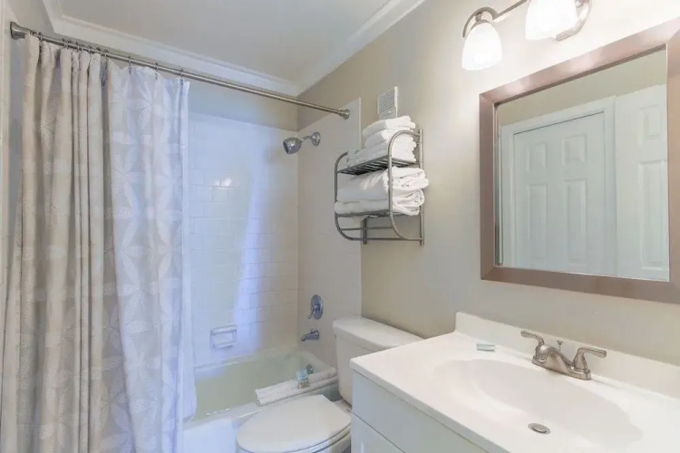 Gulf Shore Condo #301 - 2 Br condo by RedAwning