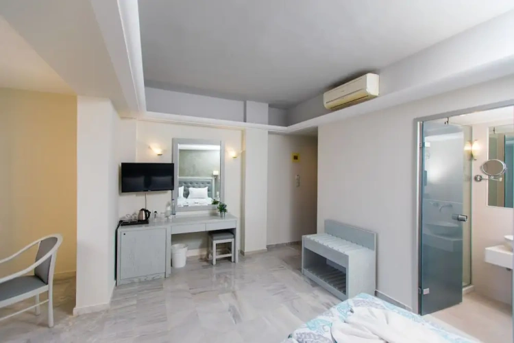 Standard Quadruple room with balcony and with city view