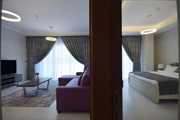Key Host - Regent Court 14