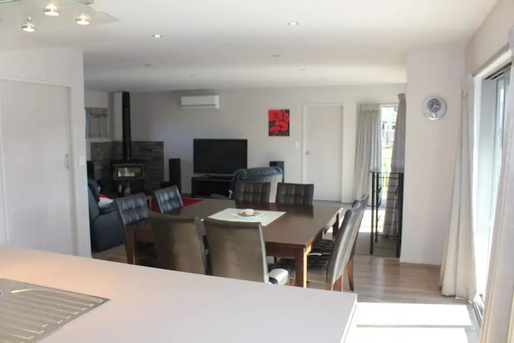 6 Grantham Drive
