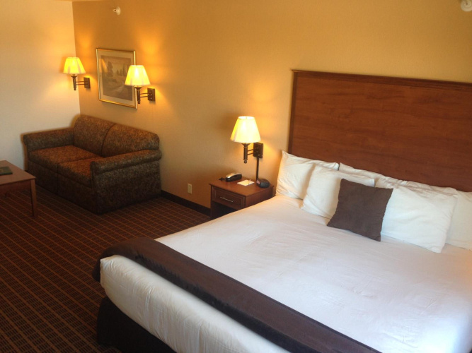Expressway Suites Fargo