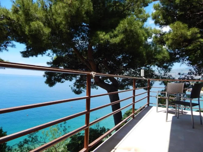 2 Bedrooms Comfort Apartment with balcony and with sea view