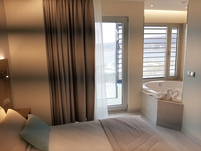 Luxury Double room with balcony and with sea view