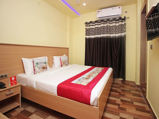 OYO 9563 Hotel RR Residency