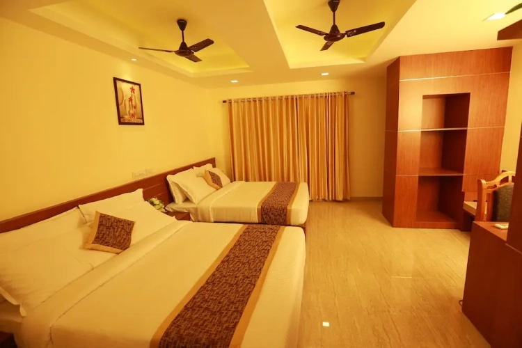 Deluxe Quadruple Suite with city view