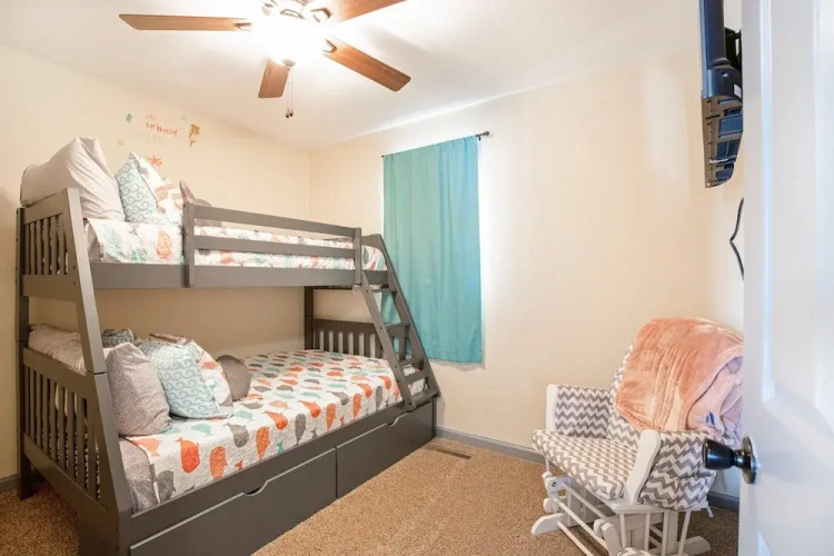 Private Lakefront Pool, Amazing Dock Sleeps 26