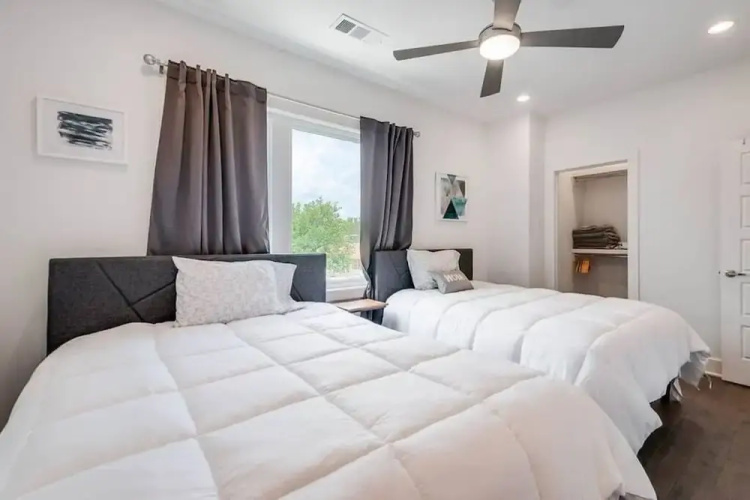 Modern 3 3 in East Nash 10min to Broadway