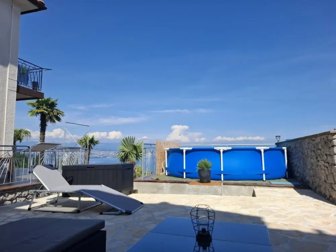 Cozy Lovran Apartment With Private Pool and Sea View