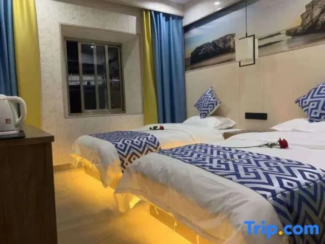 Standard Twin room with mountain view