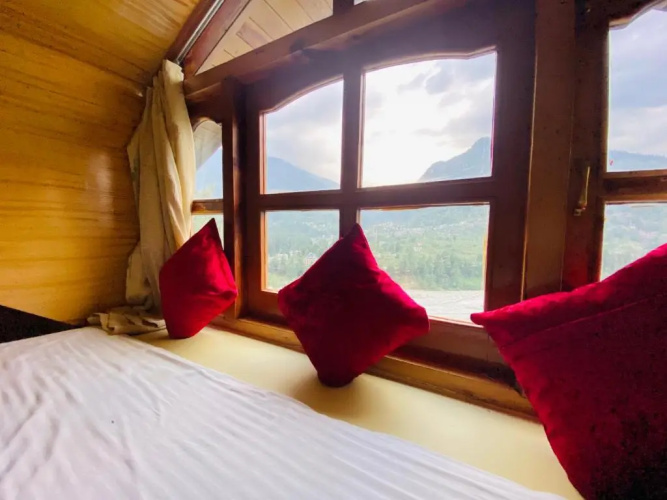 Snow Clad Riverview Hotel & Resort, Manali