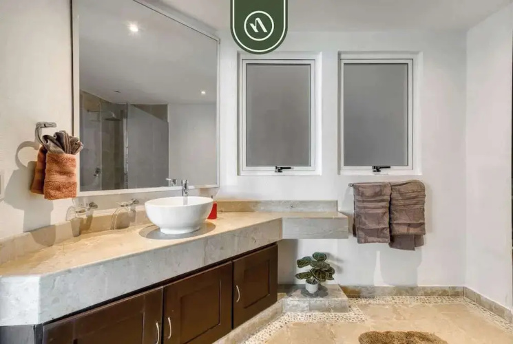 Amazing 3 BR Penthouse With Beachclub