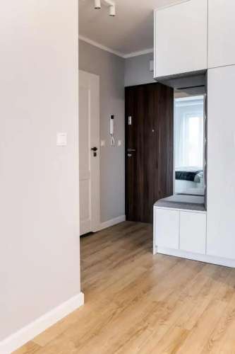 Lake View apartment-free parking