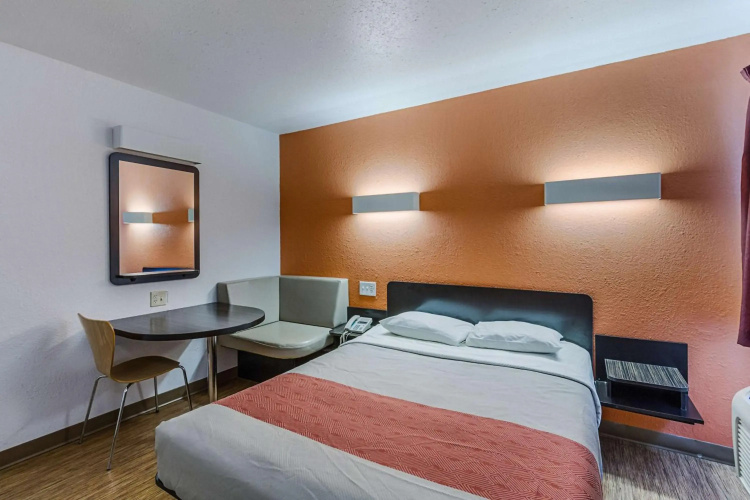 Motel 6 Oshkosh, WI