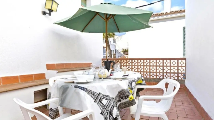 2 Bedrooms Villa