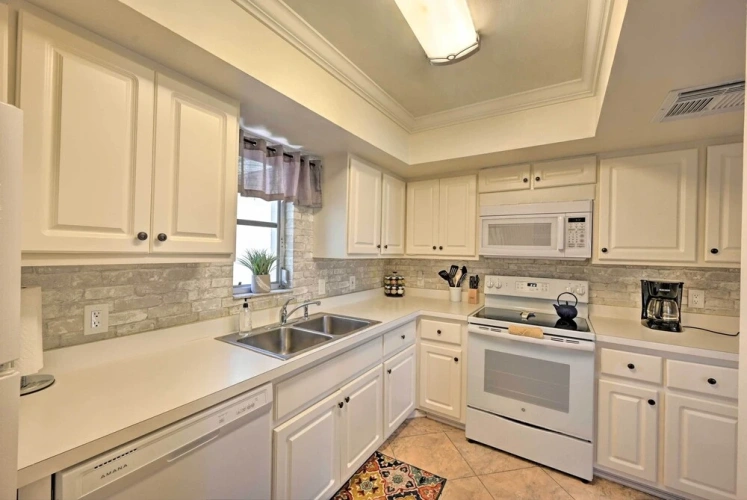 3 Bedrooms Apartment