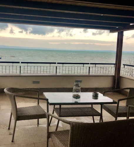Standard room with lake view