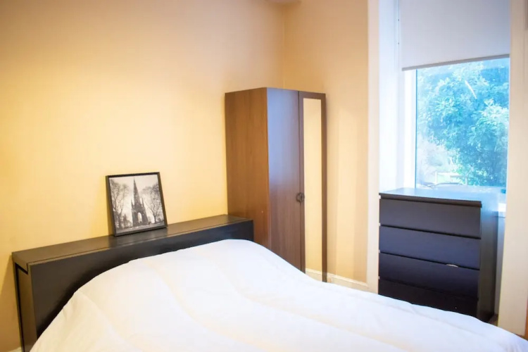 1 Bedroom Flat by Leith Walk
