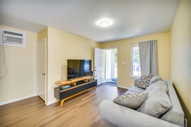 3 Bedrooms Apartment