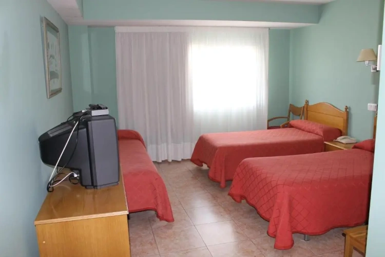Standard Triple room