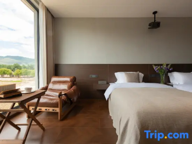 Standard Family room with mountain view