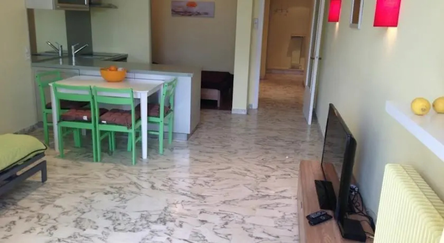 Promenade Lemon Apartment