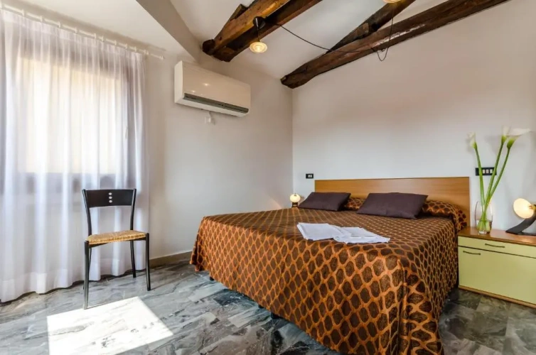2 Bedrooms Apartment