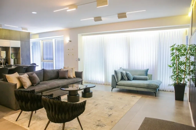 3 Bedrooms Apartment