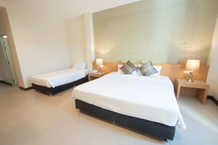 Standard Triple room
