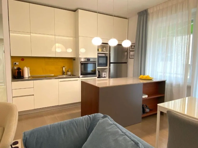 2 Bedrooms Apartment