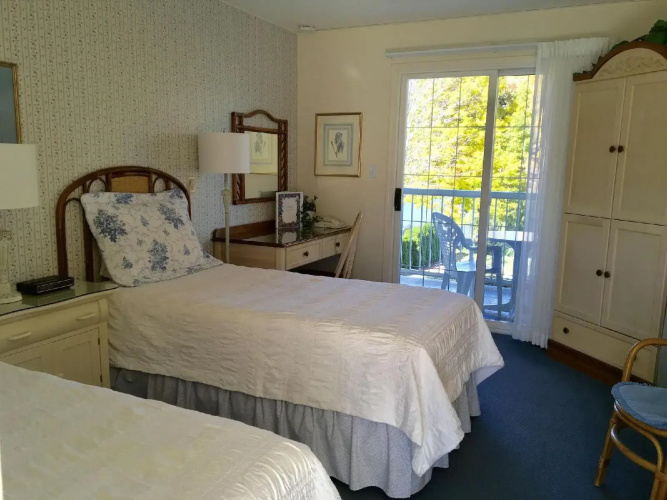 Lakeside Country Inn