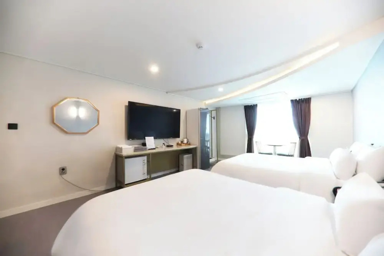 Brighten Hotel
