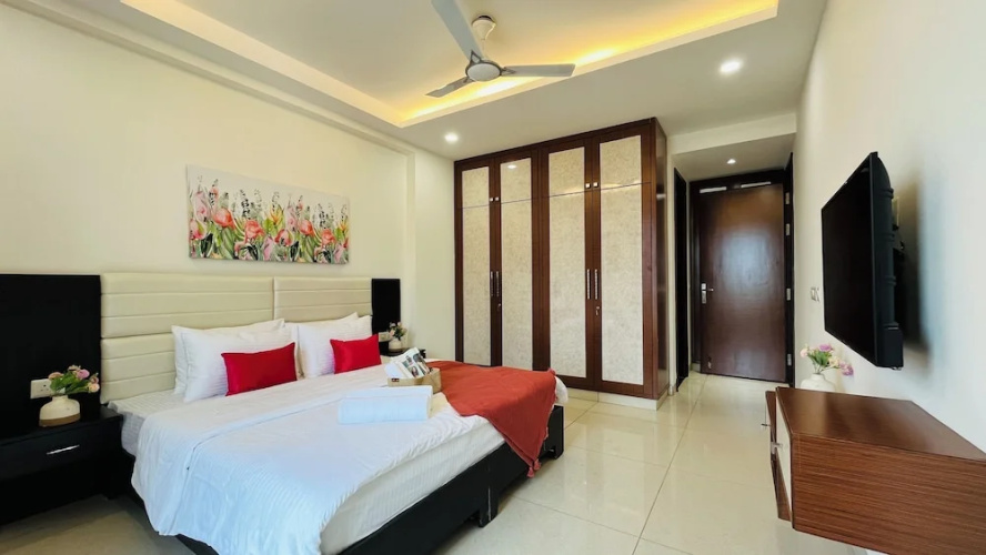 BluO 3BHK Golf Course Road Balcony Lift