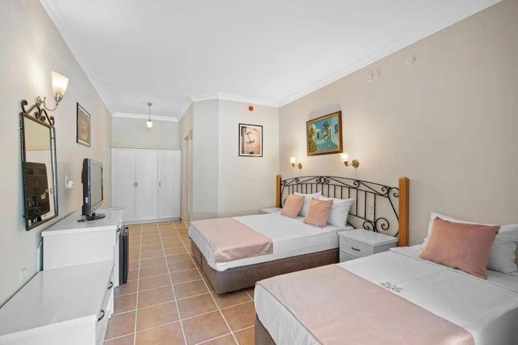 Alados Otel