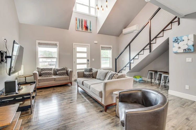 5 Bedrooms Cottage