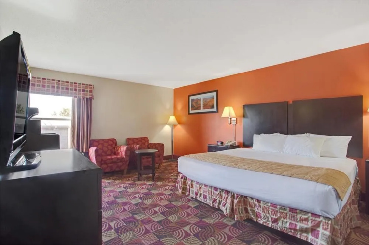 Days Inn & Suites Ridgeland