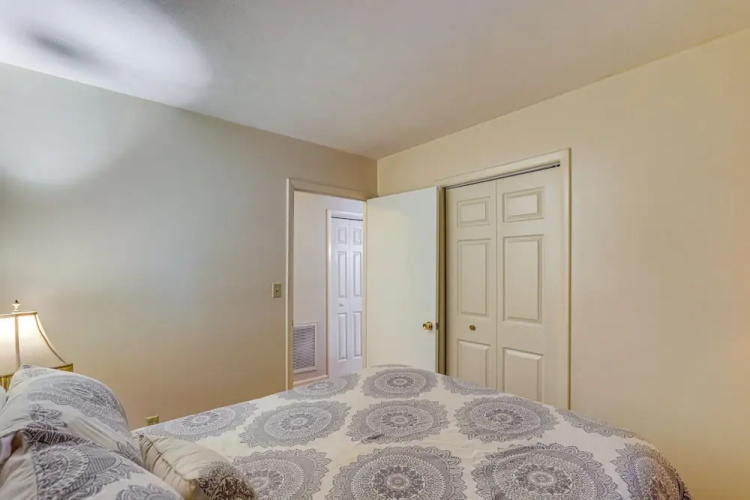 Ski Asheville! Mountain-view Hideaway w/ Deck