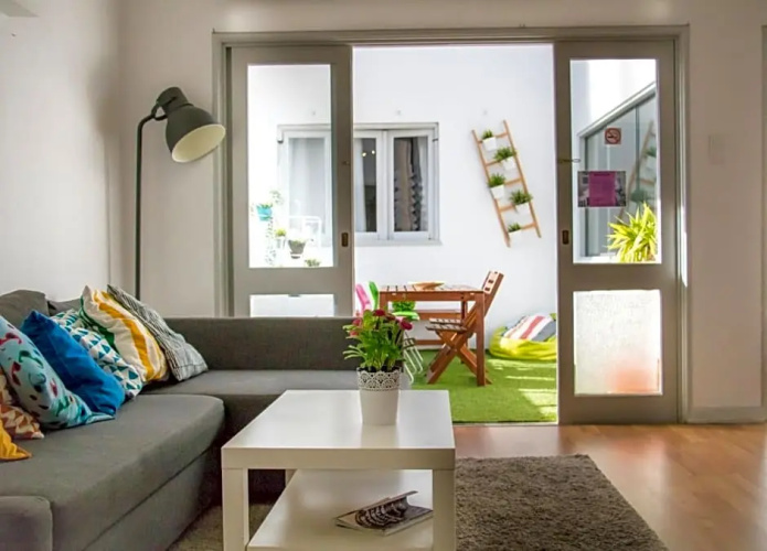 Travel & Live Porto Hostel