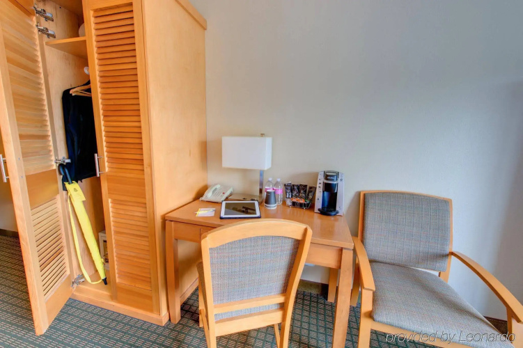 Staypineapple, University Inn, University District Seattle
