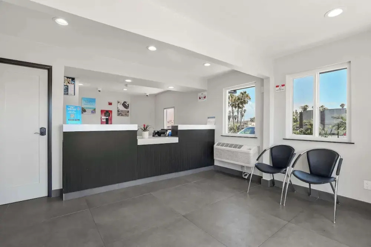 Studio 6 Suites Escondido, CA