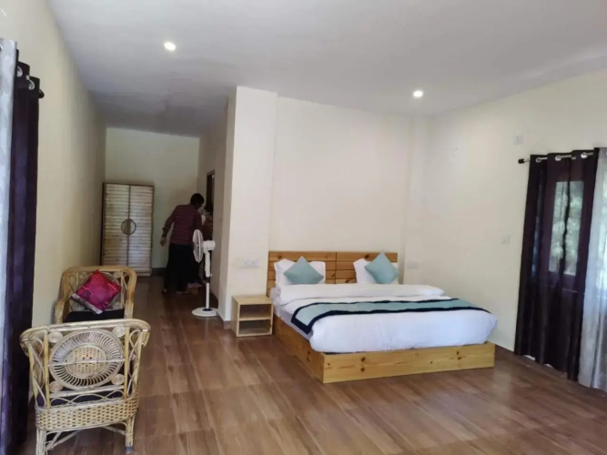 Rhea Safari Lodge