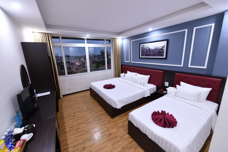 Standard Triple room with city view